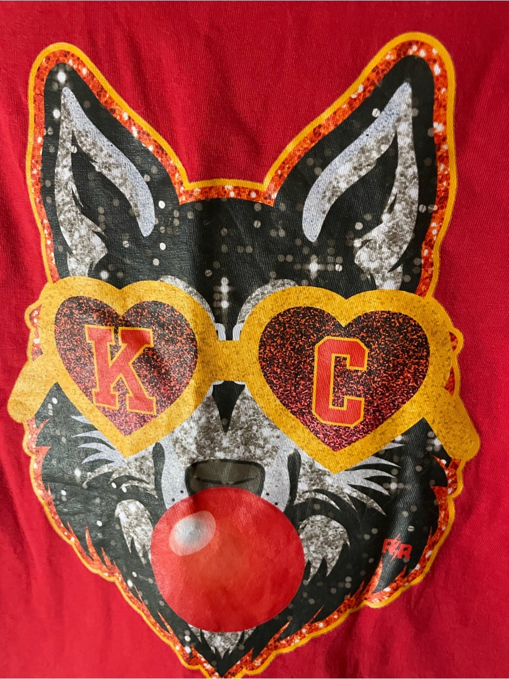 Comfort Colors Red Wolf Graphic Tee with Gold Heart Sunglasses